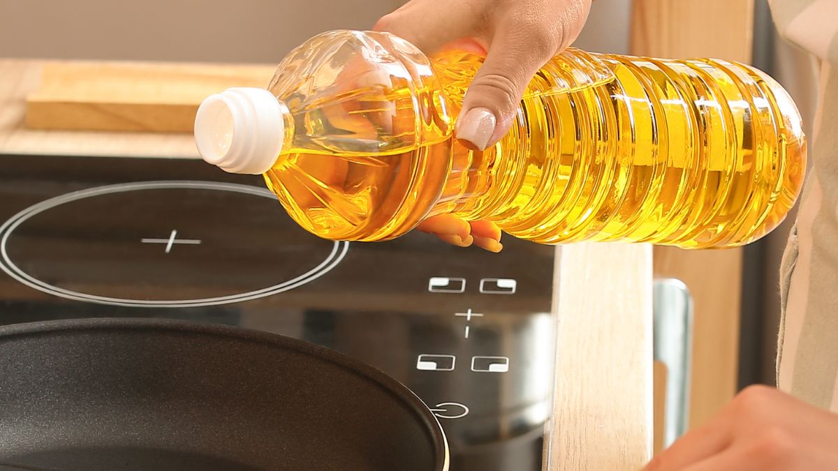 Wiele osób używa oleju słonecznikowego do smażenia