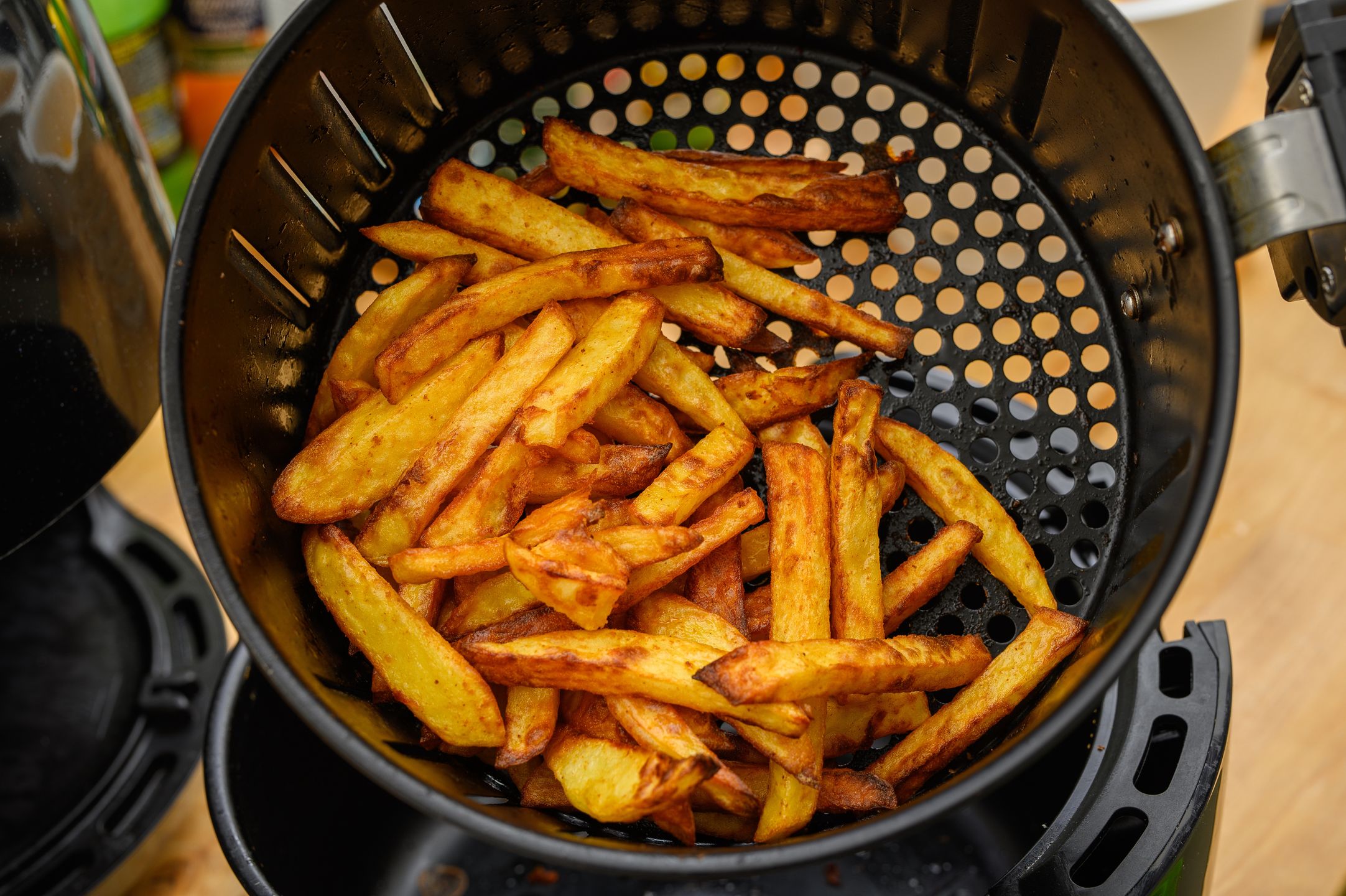 frytki, pieczony, frytkownica, ziemniak, ziemniaki, gotowy do jedzenia, talerz, domowy, w domu, bez oleju, frytek, porcja, fast food, skrobia ziemniaczana, apetyczny, paski, smażony, obiad, maszyna, kuchnia, kuchenny, jedzenie, dania, przepyszny, zdrowy, zdrowe jedzenie, superfood, kartofel, ziemniak pieczony, dieta, dietetyczny