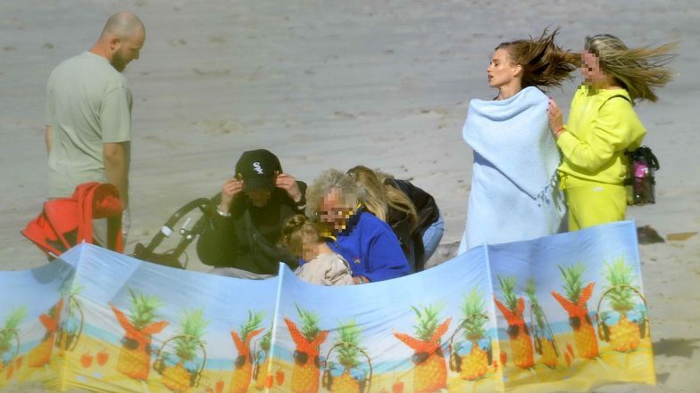 Agnieszka Kaczorowska zabrała na wakacje sztab asystentów