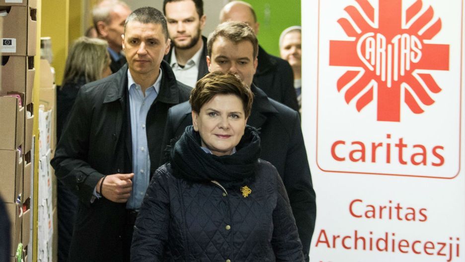 Nagroda, którą sama sobie przyznała Beata Szydło, zostanie przekazana na wyprawkę szkolną dla dzieci