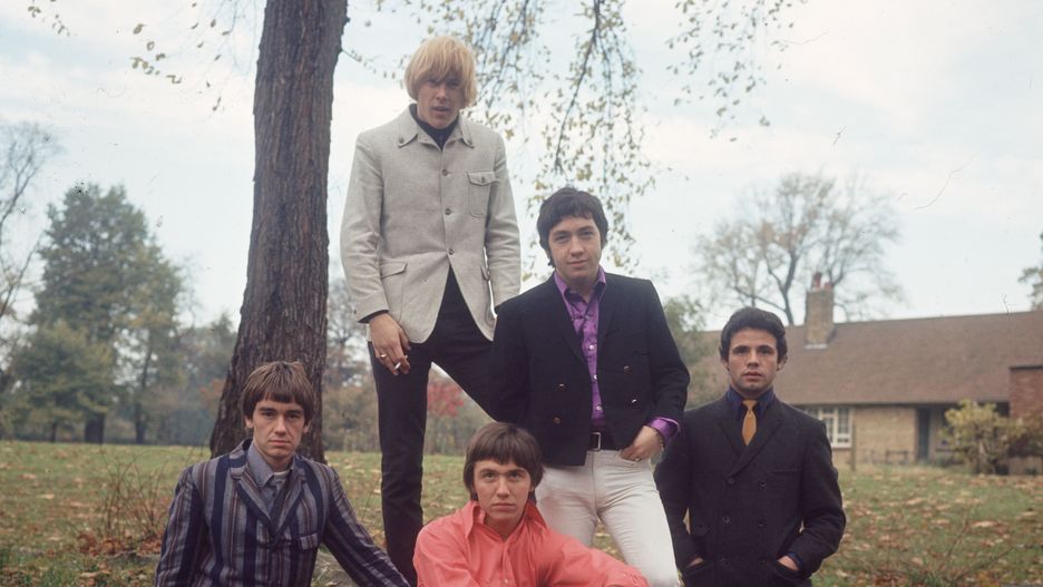 George Young (w fioletowej koszuli) jako członek The Easybeats