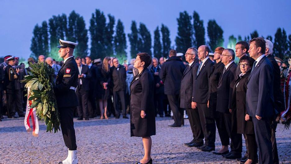 Beata Szydło i ministrowie podczas obchodów 78. rocznicy II wojny światowej.