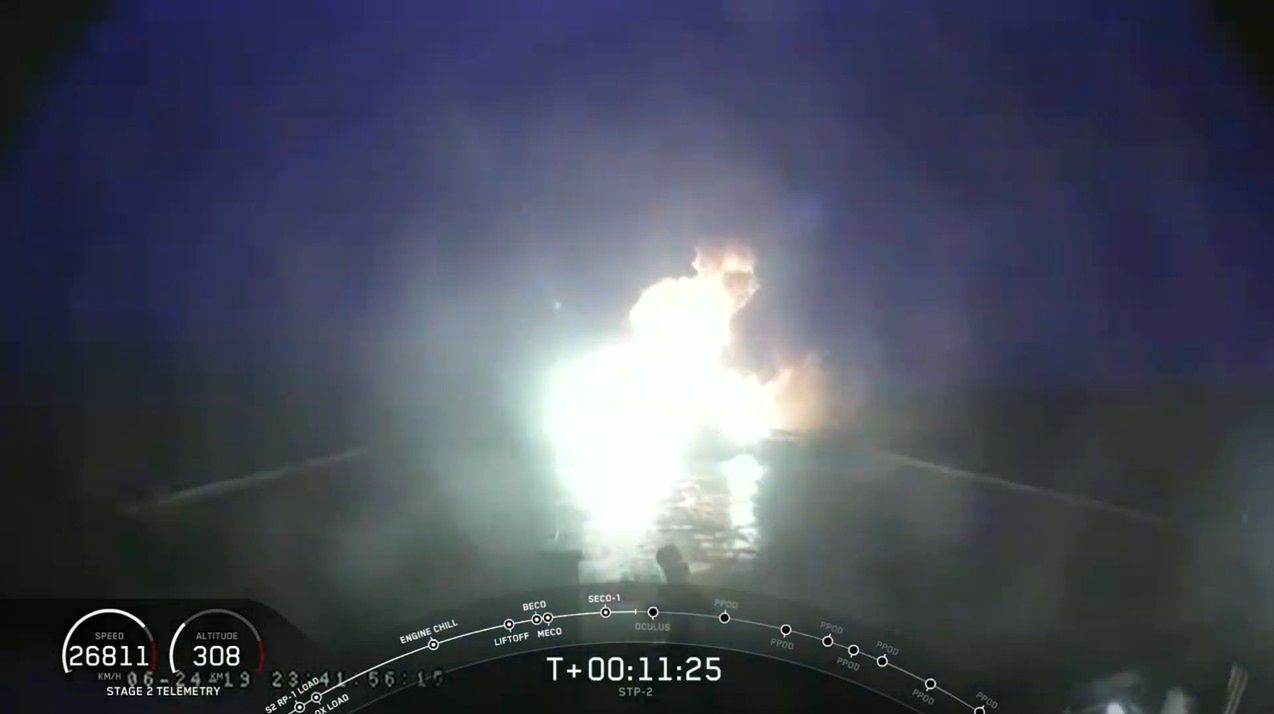 Eksplozja głównego członu rakiety Falcon Heavy. Roztrzaskał się o ocean