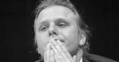 Ciąg dalszy kontrowersji wokół pochówku Piotra Woźniaka-Staraka. Wójt i sanepid ZAWIADOMILI POLICJĘ