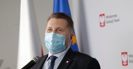 Składała życzenia nauczycielom. Przytyk w kierunku Czarnka