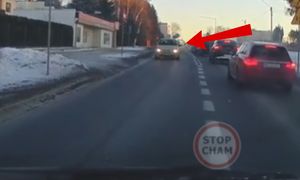 Zablokował drogę i wyskoczył z auta. Przypatrzcie się