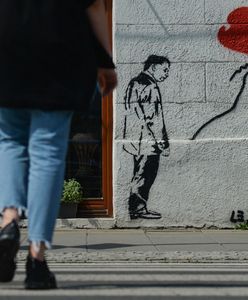 Jarosław Kaczyński z balonikiem zniknął z krakowskiej kamienicy. Mural zamalowany