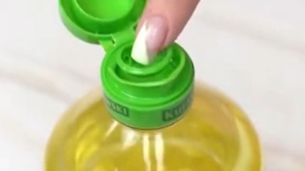 Ukryta funkcja zatyczki od oleju. Lepiej jej nie wyrzucać