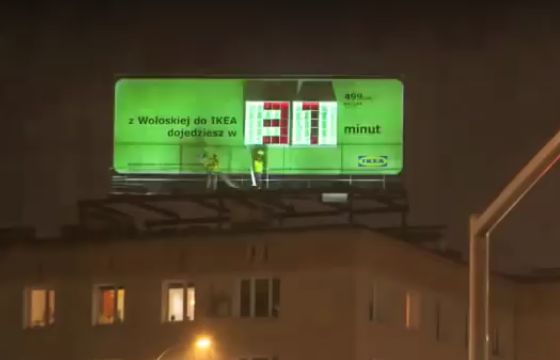 IKEA promuje się billboardami odmierzającymi czas dojazdu do jej sklepów (wideo)