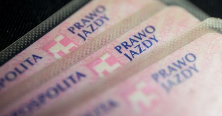 Czas się kurczy. Bezterminowe prawa jazdy trzeba wymienić