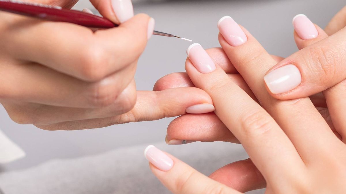 Klasyczny french manicure idzie w odstawkę 