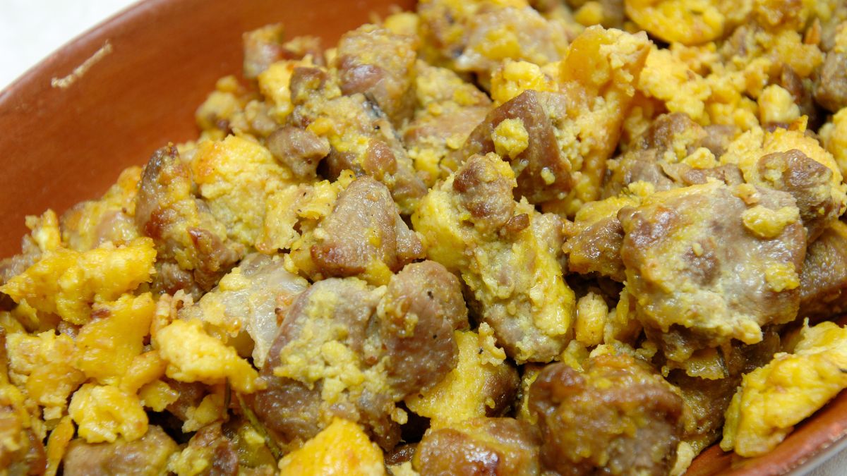 Jajecznica z nietypowym dodatkiem