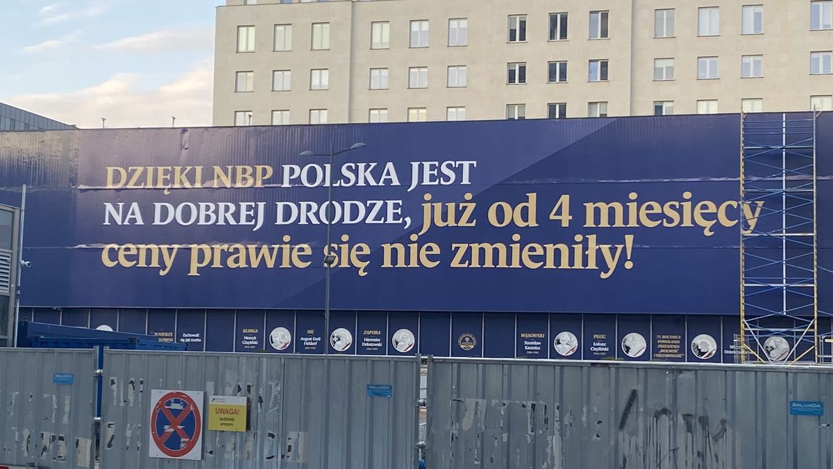 Narodowy Bank Polski znów zaskakuje kuriozalną kampanią banerową