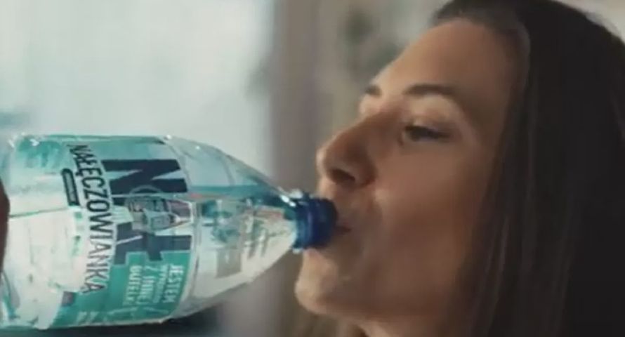 „Napełnij swój dzień do potęgi N” w reklamach Nałęczowianki