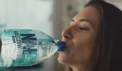 „Napełnij swój dzień do potęgi N” w reklamach Nałęczowianki