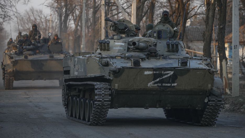 Russian servicemen drive on the infantry armoured vehicles in downtown Volnovakha, Ukraine, 26 March 2022. Troops of the self-proclaimed Donetsk People's Republic with Russian support entered Volnovakha, a small town near Donetsk. Donetsk People's Republic official said that the housing stock of the city of Volnovakha was destroyed by 85 percent, the city would have to be rebuilt. On 24 February Russian troops had entered Ukrainian territory in what the Russian president declared a 'special military operation', resulting in fighting and destruction in the country, a huge flow of refugees, and multiple sanctions against Russia. EPA/SERGEI ILNITSKY Dostawca: PAP/EPA.