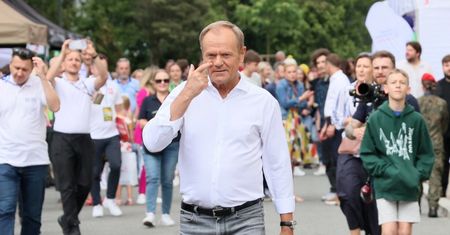 Nowy, miliardowy problem Tuska. "Wypadł z szafy kolejny trup"