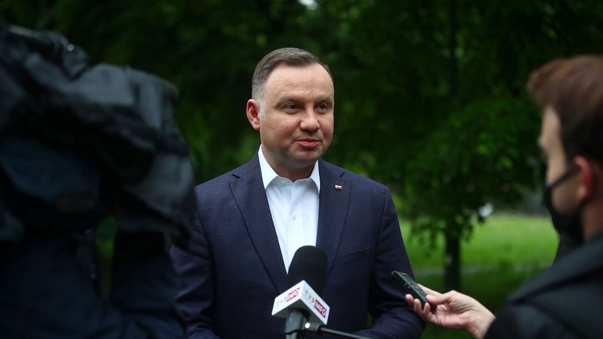 Z sondażu prezydenckiego wynika, że Andrzej Duda wygrywa w I turze wyborów
