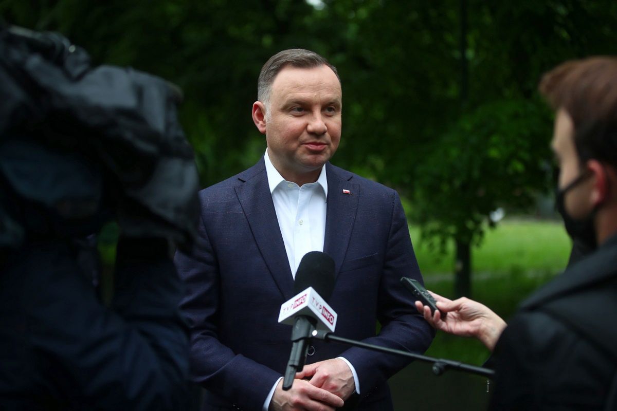 Z sondażu prezydenckiego wynika, że Andrzej Duda wygrywa w I turze wyborów