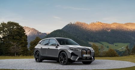 BMW iX M60 to kolejny elektryk, który dołącza do rodziny M. Ma ponad 1000 Nm