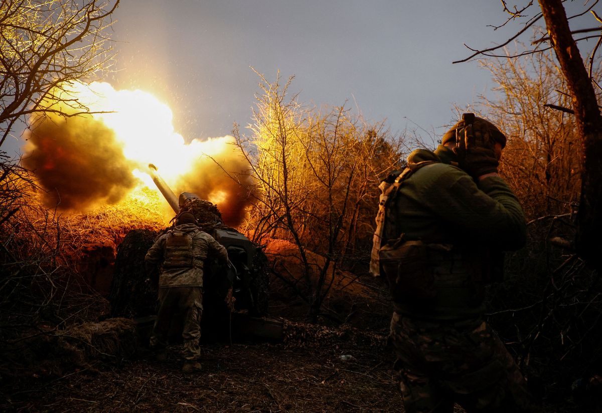 Ukraińscy artylerzyści w akcji na froncie