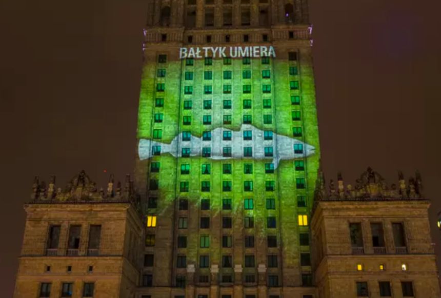 Warszawa. Pływający Pałac Kultury. Bo chodzi o wody Bałtyku