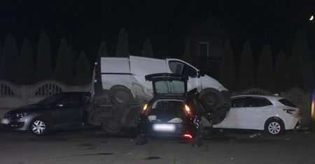 Pijany kierowca potrącił pieszą i uderzył w stojące samochody. Kobieta nie miała szans