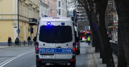 Lublin. Mężczyzna próbował wyciągnąć 12-latkę z autobusu