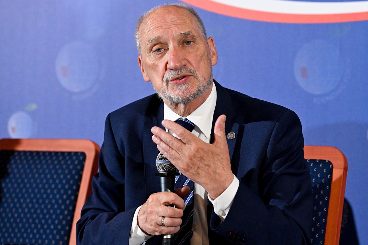 antoni macierewicz, komisja macierewicza, mon Macierewicz broni podkomisji. Jutro poznamy raport MON