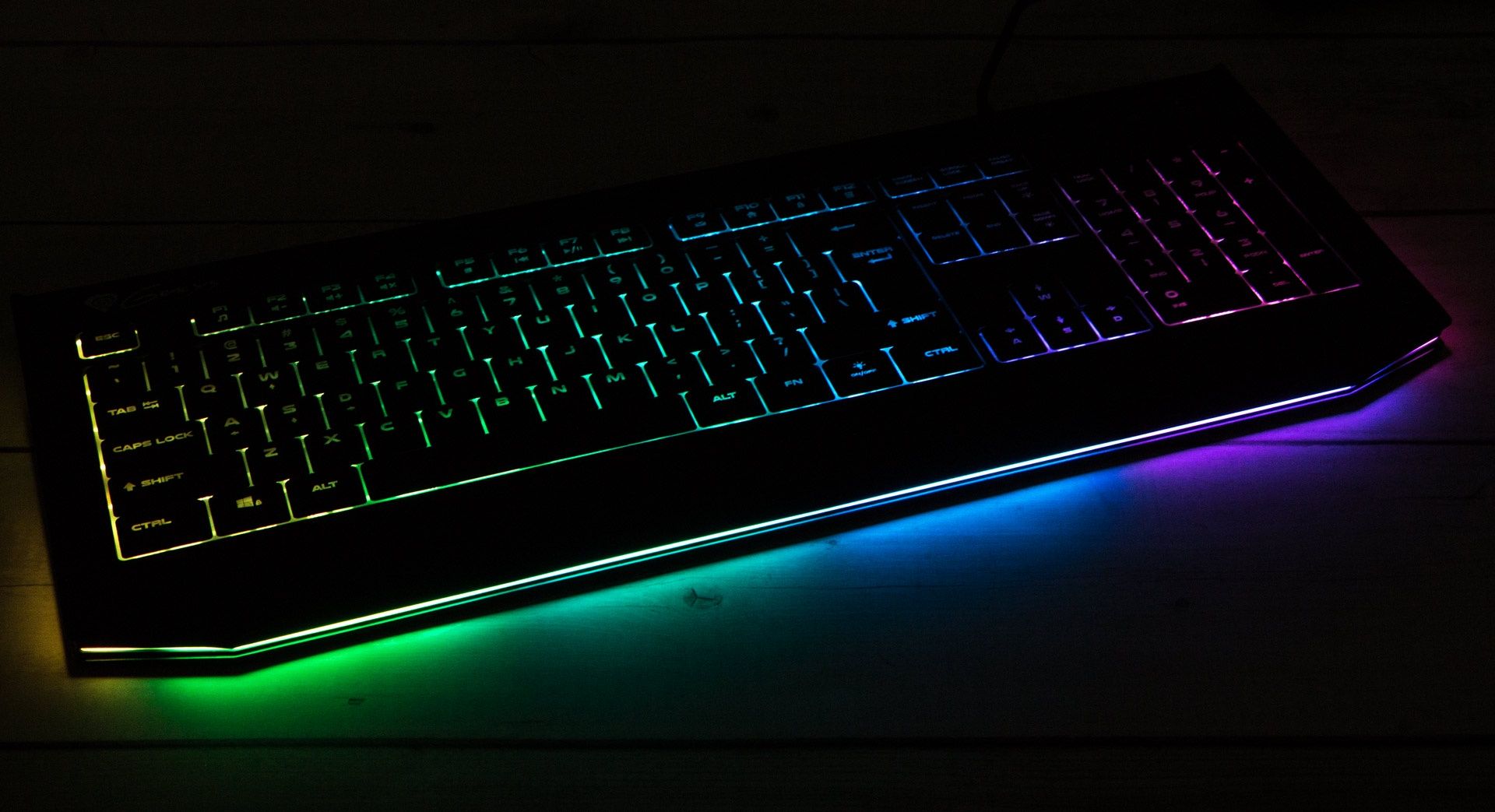 Genesis Lith 400 RGB - podświetlenie w ciemności