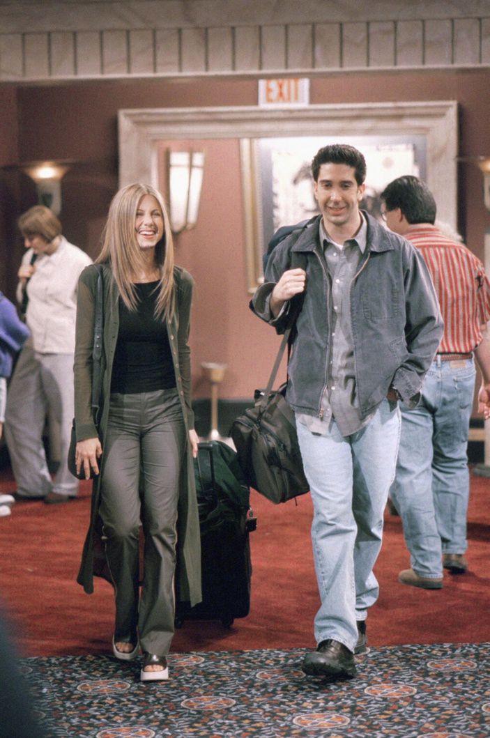 Rachel Green w skórzanych klapkach
