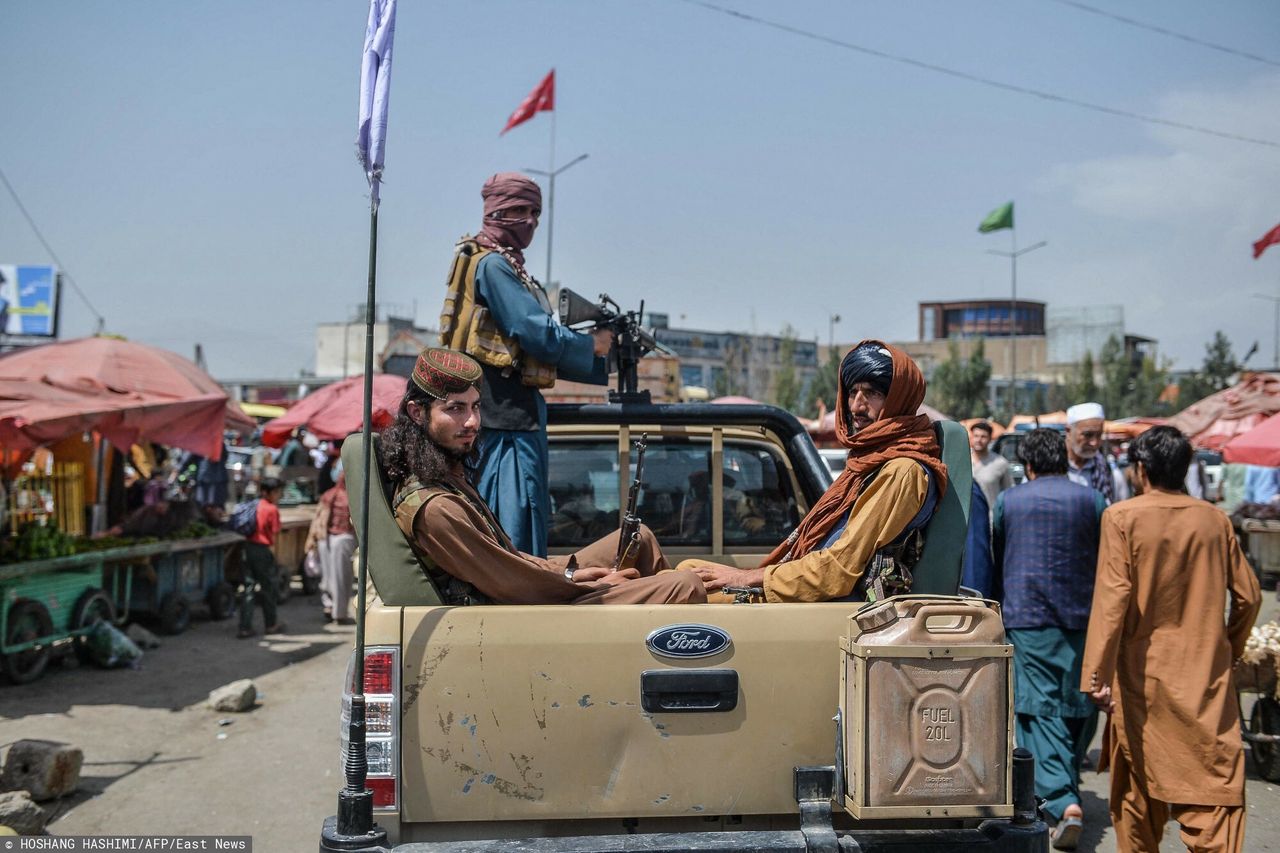 Talibowie po wkroczeniu do Kabulu (HOSHANG HASHIMI/AFP/East News) 