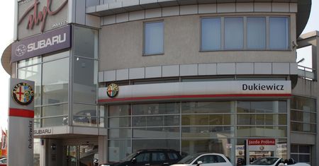 Korzystne oferty w salonach Alfa Romeo [salonowe promocje]