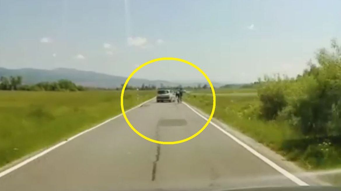 Skandaliczne zachowanie młodego kierowcy w polskich górach.