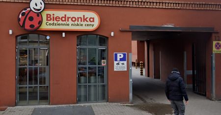 Poszła na zakupy do Biedronki, straciła 500 zł. "Byłam zgłosić sprawę"