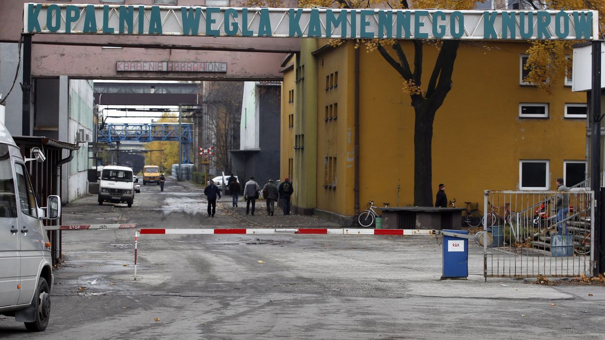 kopalnia KWK Knur�w - Szczyg�owice
ANDRZEJ GRYGIEL
g�rnictwo, g�rnik, kopalnia, KWK, przemys�, szyb, szyby, w�giel, wydobywcze, wydobywczy