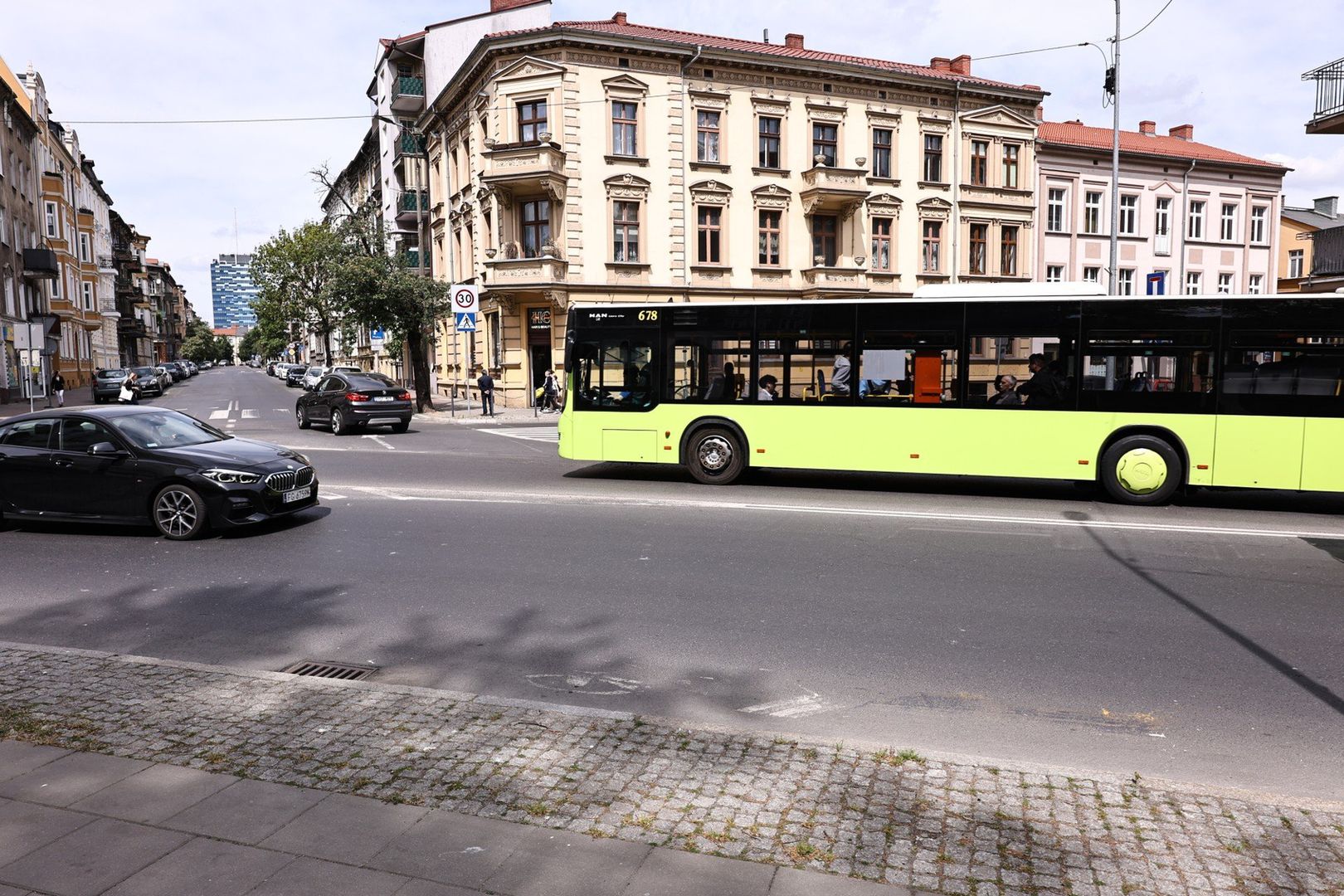Skrzyżowanie ulic: Wybickiego, Łokietka i Armii Polskiej jest jednym z częściej uczęszczanych punktów na mapie drogowej Gorzowa.