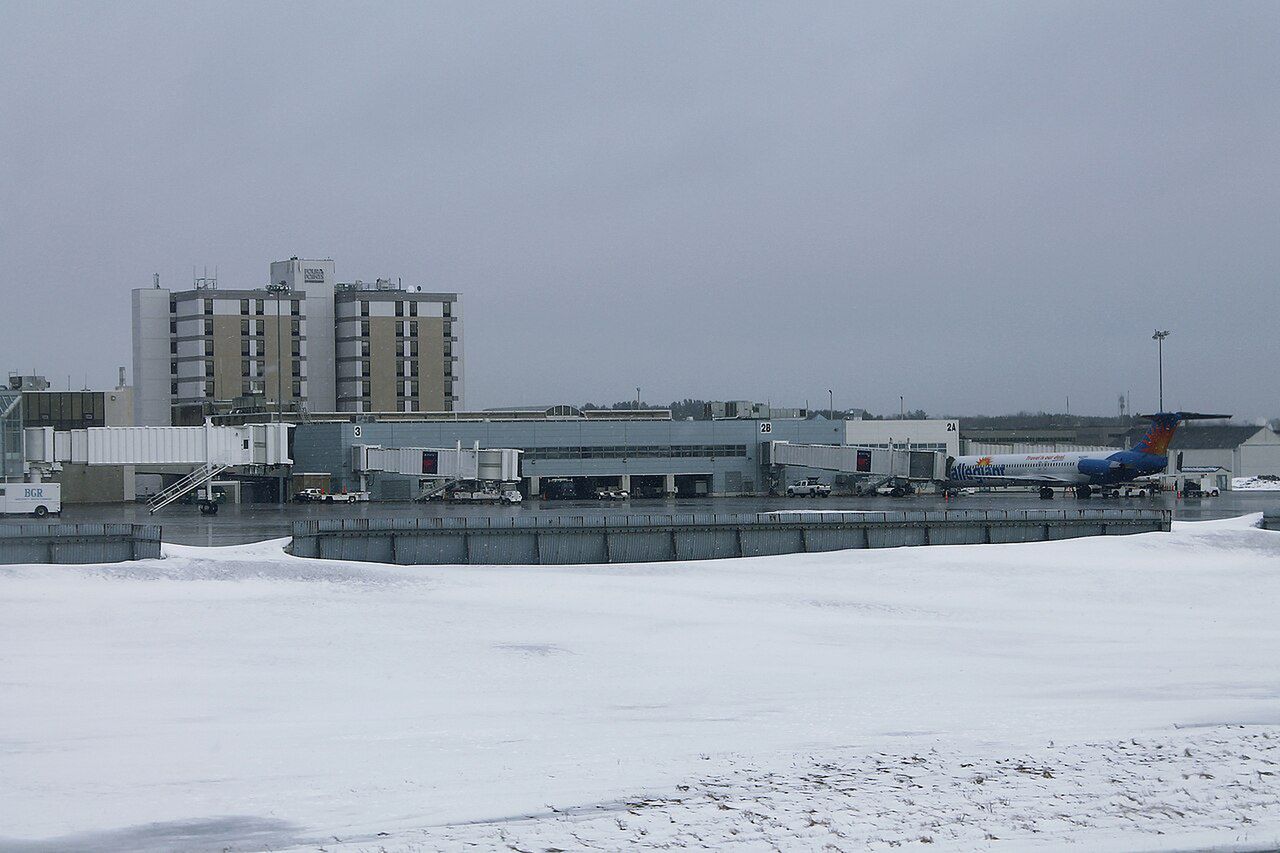 Katastrofa prywatnego samolotu w Maine. Rozbił się podczas startu