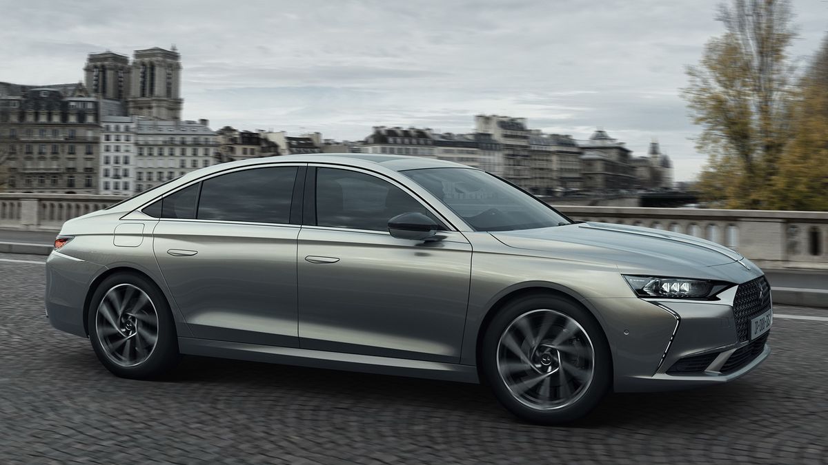 Choć DS9 bazuje na Peugeocie 508 L, mocno się od niego różni.