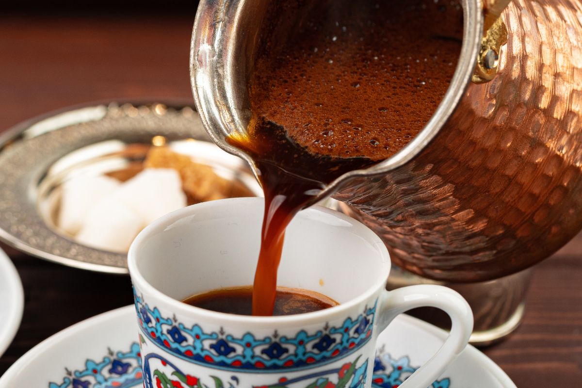 Kawa z garam masala jest bardzo aromatyczna