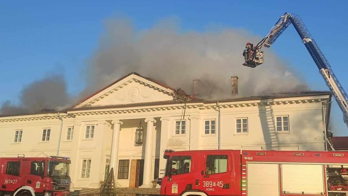 Pożar zabytkowego pałacu w Korczewie 
