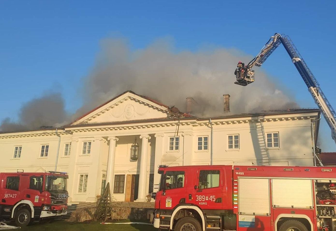 Pożar zabytkowego pałacu w Korczewie 