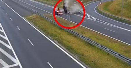 Poważny wypadek na A1. Samochód wbił się w poduszkę zderzeniową
