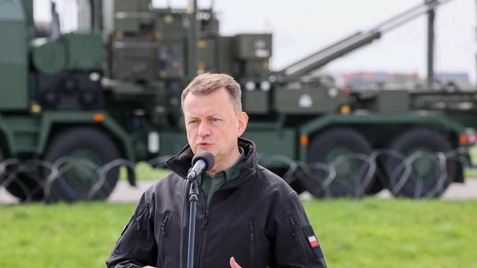 Szkolenie poligonowe z udzia?em system�w Wis?a, Narew i Pilica
Fot. Wojciech Olkusnik/East News, Sadkow - Radom, 20.04.2023. 42. Baza Lotnictwa Szkolnego. Szkoleniu obrony przeciwlotniczej i przeciwrakietowej z wykorzystaniem system�w Wisla, Narew i Pilica.
N/z: minister obrony narodowej Mariusz Blaszczak
Wojciech Olkusnik