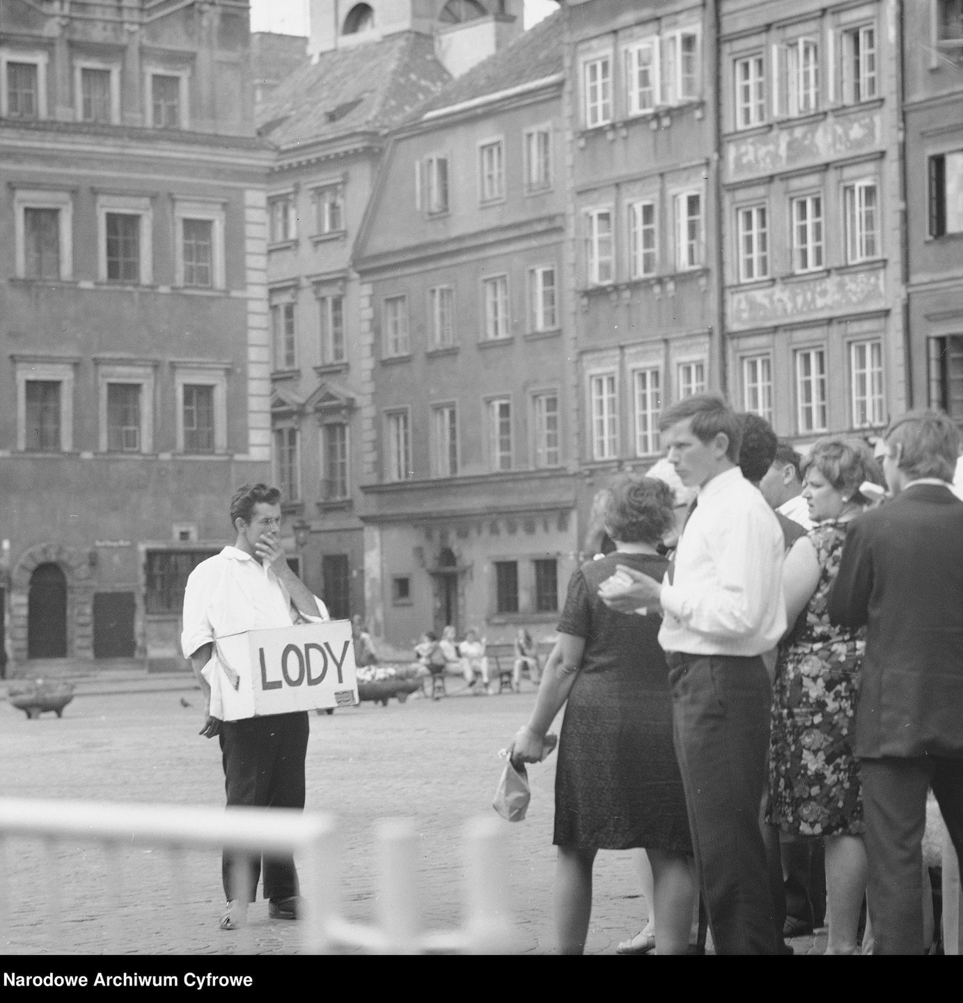 Zobaczcie, jak na przestrzeni lat zmieniało się Stare Miasto w Warszawie.