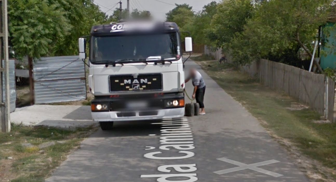 Spuszczał paliwo z ciężarówki. Przyłapały go kamery Google Maps