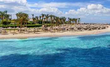 Więcej lotów do ulubionego kraju Polaków. Kurort przyciąga plażami i hotelami