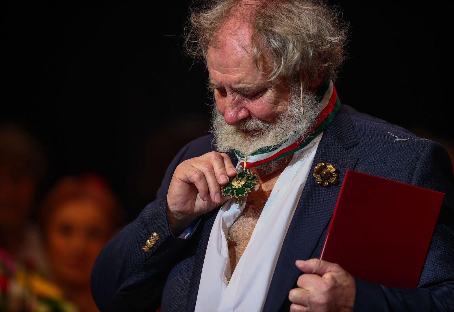 Medal "Gloria Artis" trafił w ręce Andrzeja Grabowskiego. Tym razem aktor przyjął odznaczenie