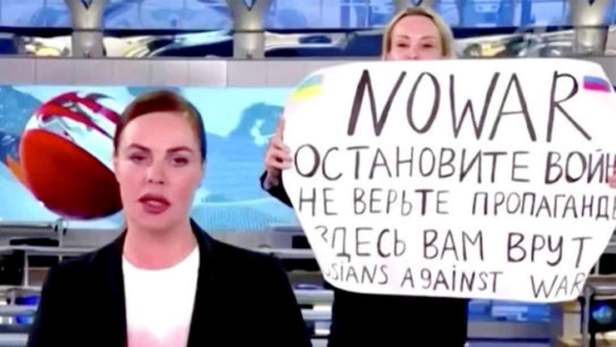 Dziennikarka zorganizowała samotny protest antywojenny w rosyjskiej telewizji 