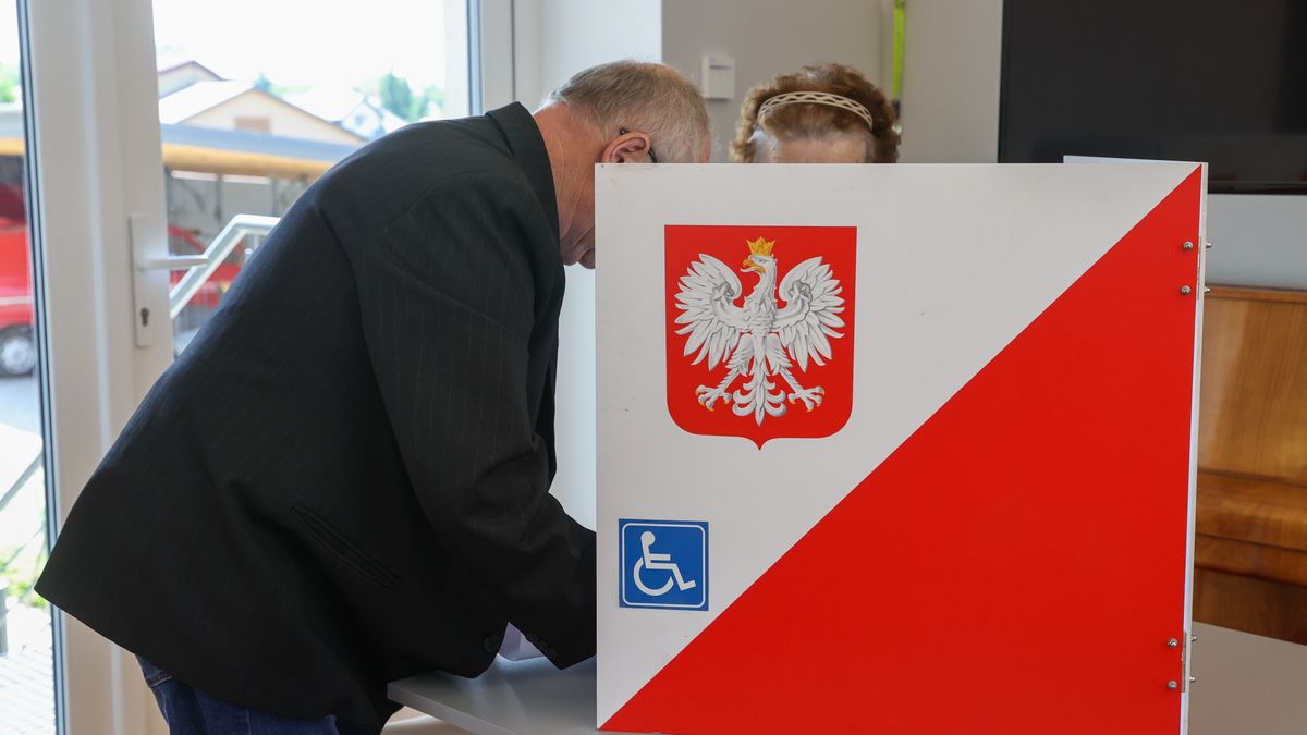 Na kogo by zagłosowali Polacy, gdyby wybory były w październiku 